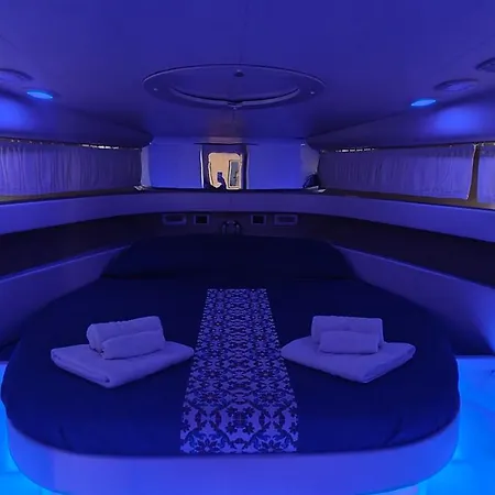 Desire Charming House Boat 巴勒莫