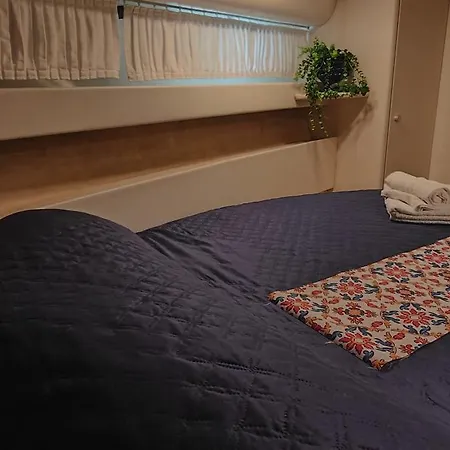 Desire Charming House Boat *