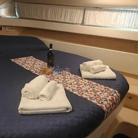 Botel Desire Charming House Boat