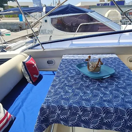 Desire Charming House Boat *