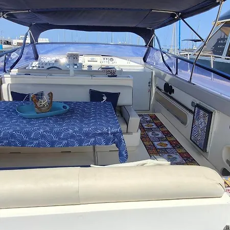 Desire Charming House Boat * 巴勒莫