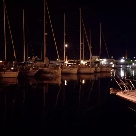 Desire Charming House Boat 船屋