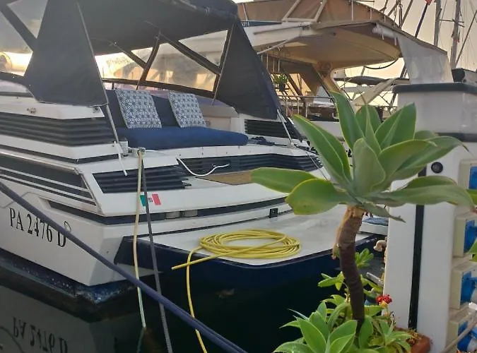 Desire Charming House Boat *