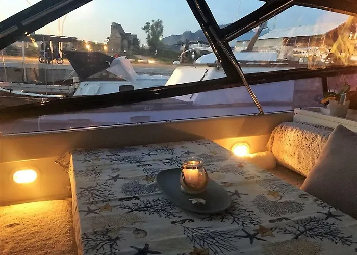 Desire Charming House Boat *